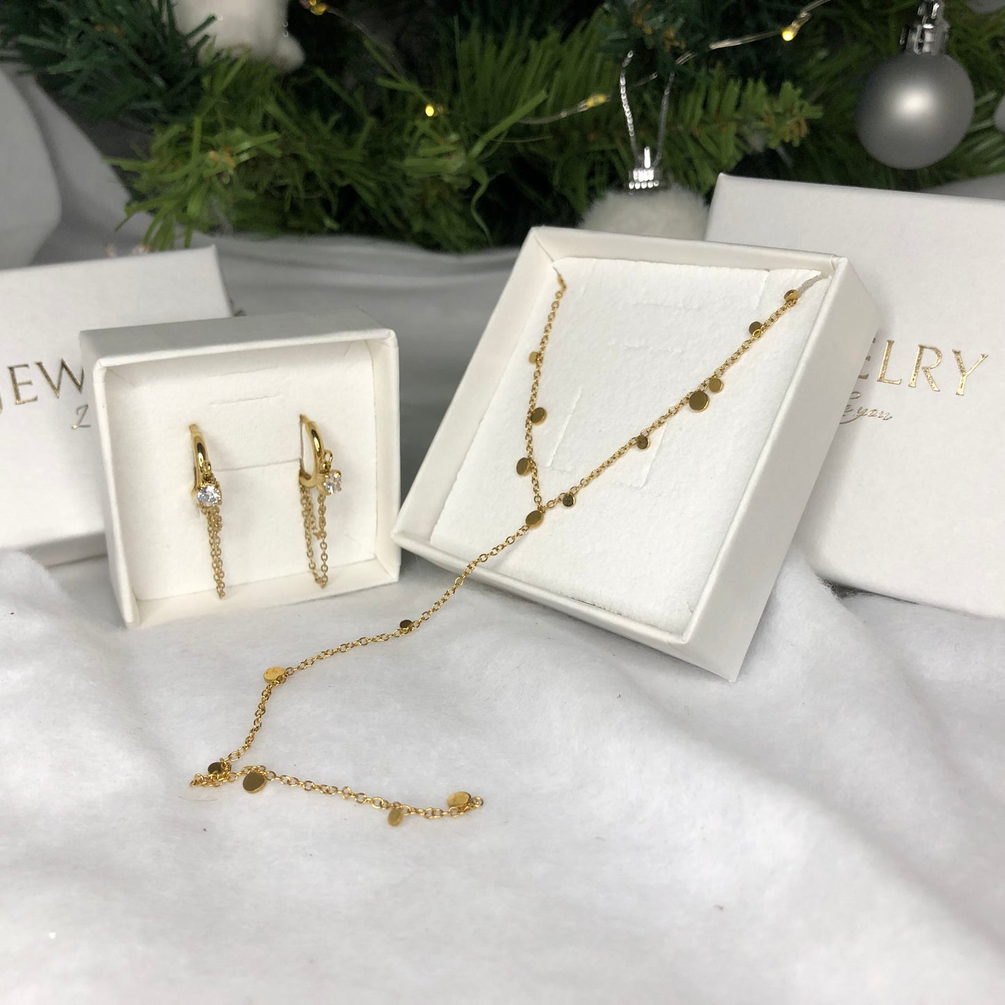 Coffret doré : 2 bijoux parmi 6