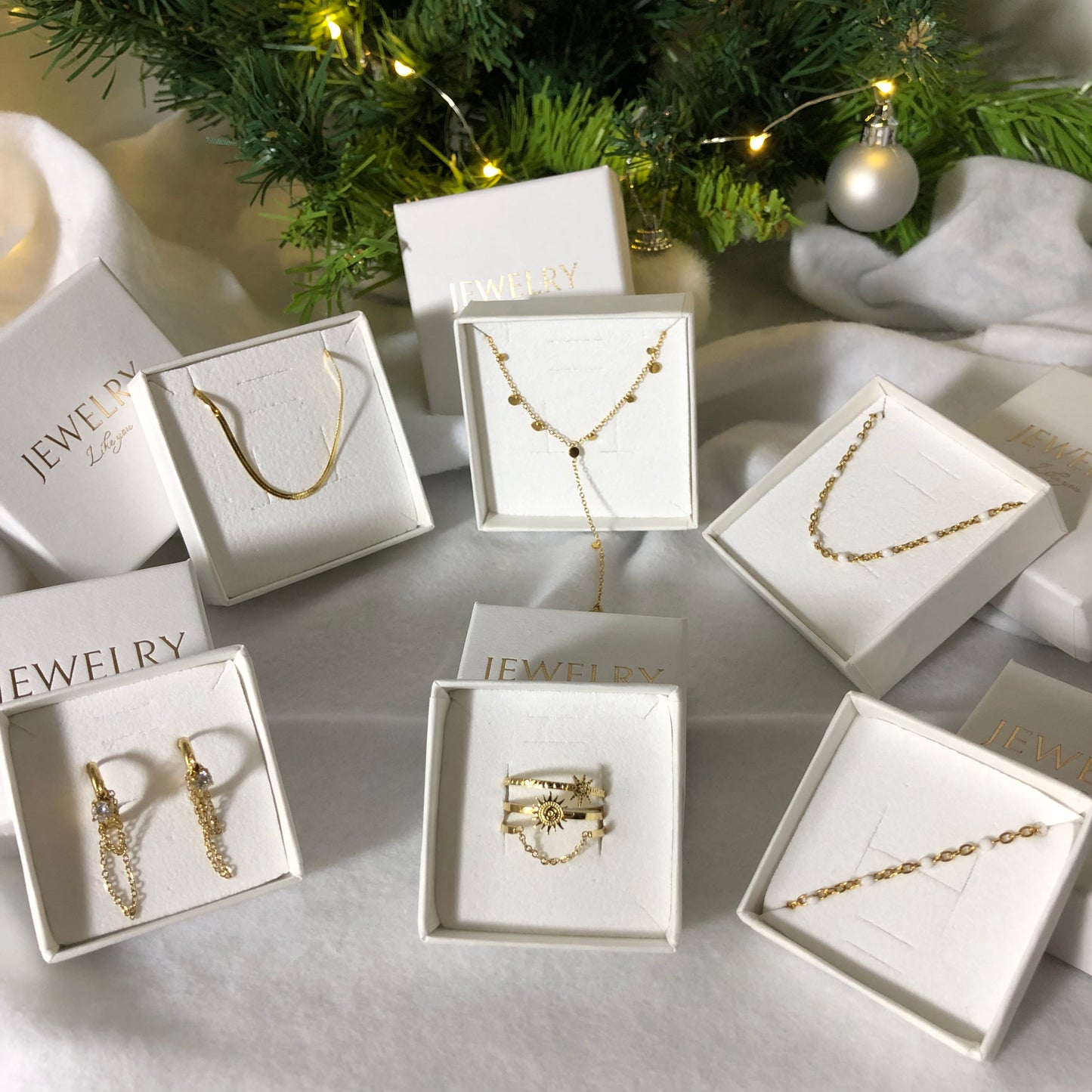 Coffret doré : 2 bijoux parmi 6